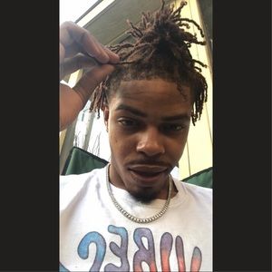 Meet your Posher, Carlos